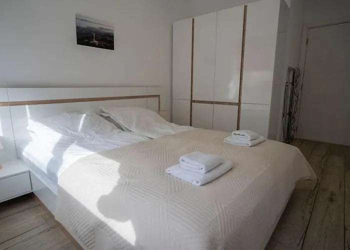 1bdr Flat Center Near Cathedral Alexander Nevsky By Kvartiri Ltd Apartament