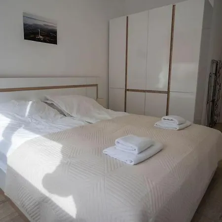 1bdr Flat Center Near Cathedral Alexander Nevsky By Kvartiri Ltd Daire