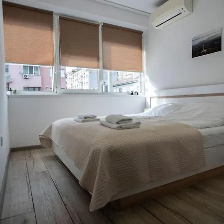 Apartman 1bdr Flat Center Near Cathedral Alexander Nevsky By Kvartiri Ltd Szófia